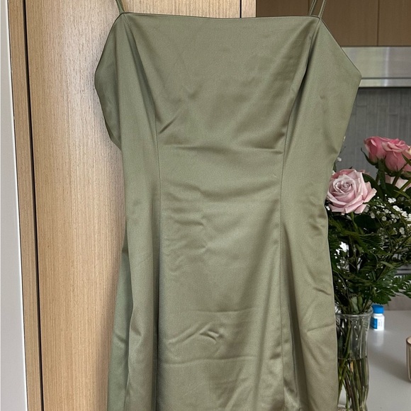 Sunday Best Green Bodycon Cocktail Dress - Picture 4 of 6